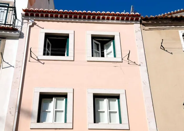 Charming Duplex At Alfama *